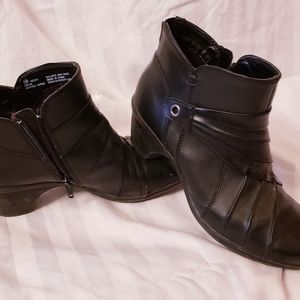 Michel M 7.5M black booties